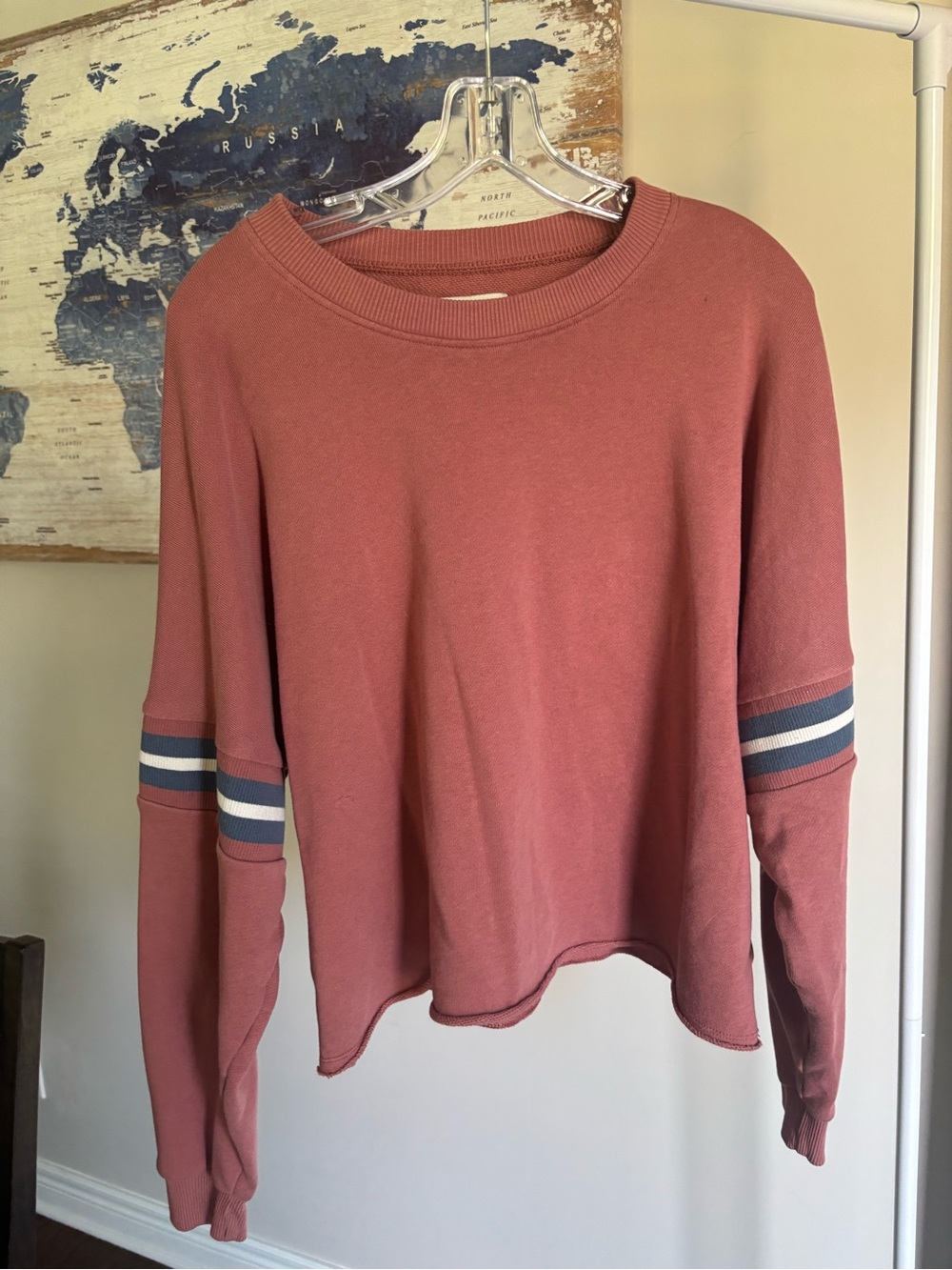American Eagle Dusty Rose Pullover Sweatshirt